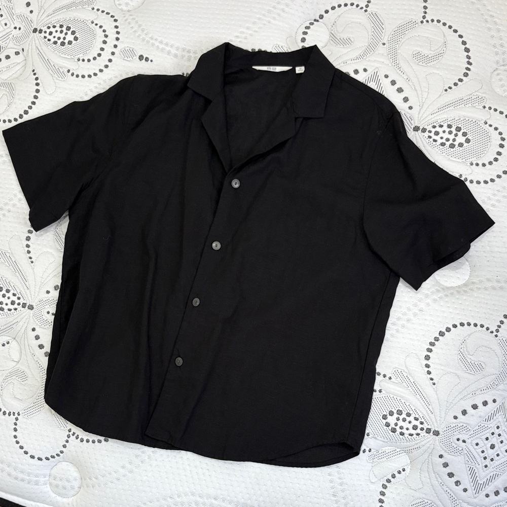 Uniqlo Unisex Black Short Sleeve Shirt